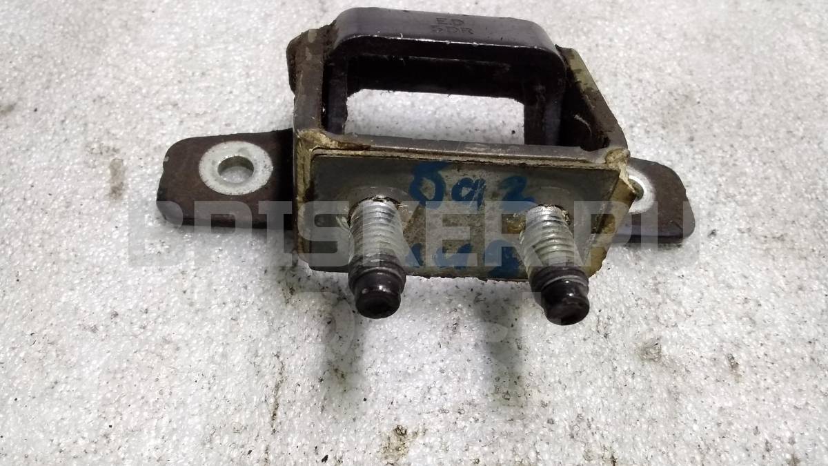 Петля багажника правая на Киа Сид 1 поколение 797701H000