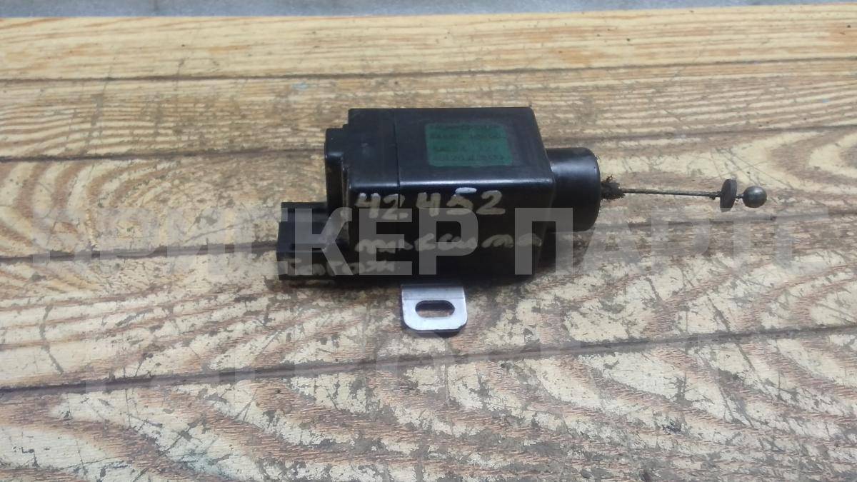 Активатор замка багажника на Ниссан Максима A33 8468040U00