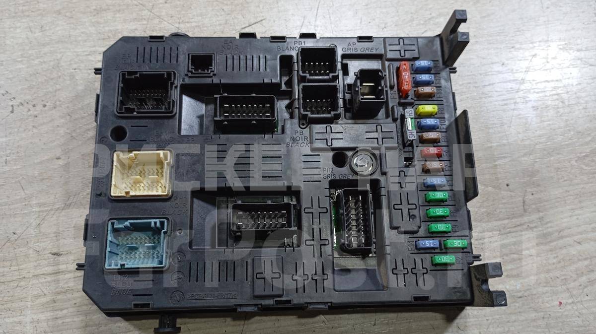 Блок предохранителей (монтажный) на Пежо 308 967847728001