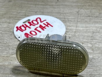 Повторитель на крыло белый на Рено Твинго 3 поколение