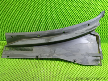 Жабо, решетка стеклоочистителя левая (планка под дворники, накладка под лобовое стекло) для Мазда Трибьют 1 серия EP