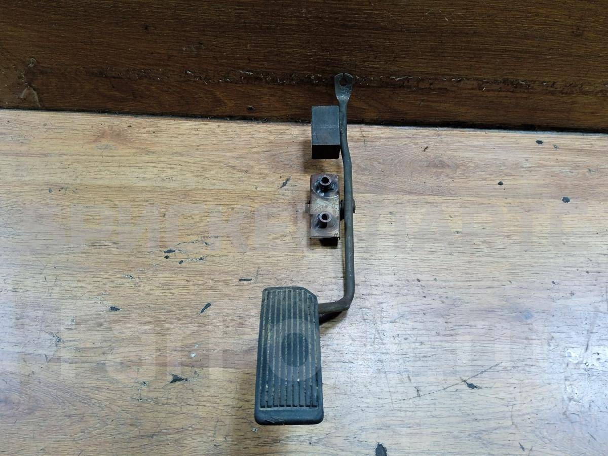 Педаль газа (акселератора) механическая для Форд Эскейп 1 поколение YL8Z9725BA