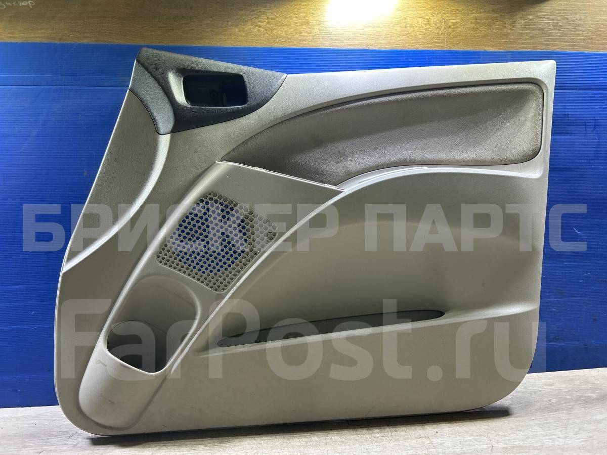 Обшивка двери (обивка) передней правой на Митсубиси Кольт VI (Z20) MR951211