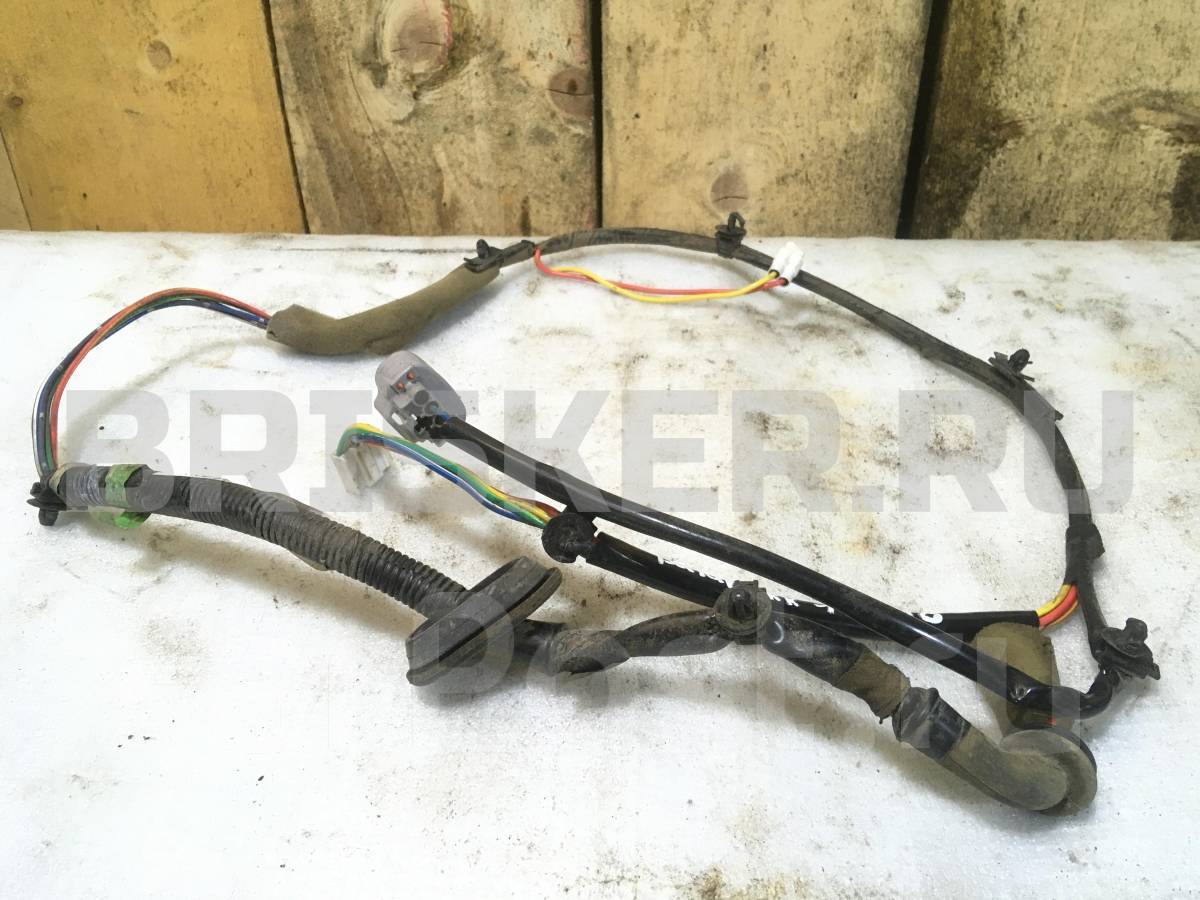 Проводка (коса, жгут) задней правой двери на Сузуки Гранд Витара 1 поколение 3675165D10