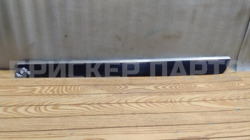 Молдинг задней левой двери на Мерседес-Бенц GL-класс X164 1646901162