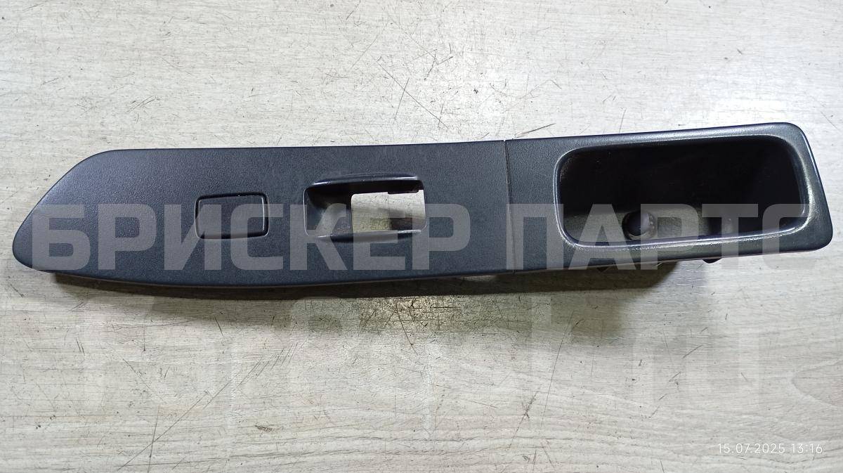 Накладка блока управления стеклоподъемниками правой передней двери на Субару Импреза 2 поколение (GG,GD /G11) 94266FE030