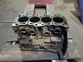 Блок цилиндров двигателя (мотора, ДВС) для Митсубиси Лансер 9 поколение CS рестайлинг MD368160