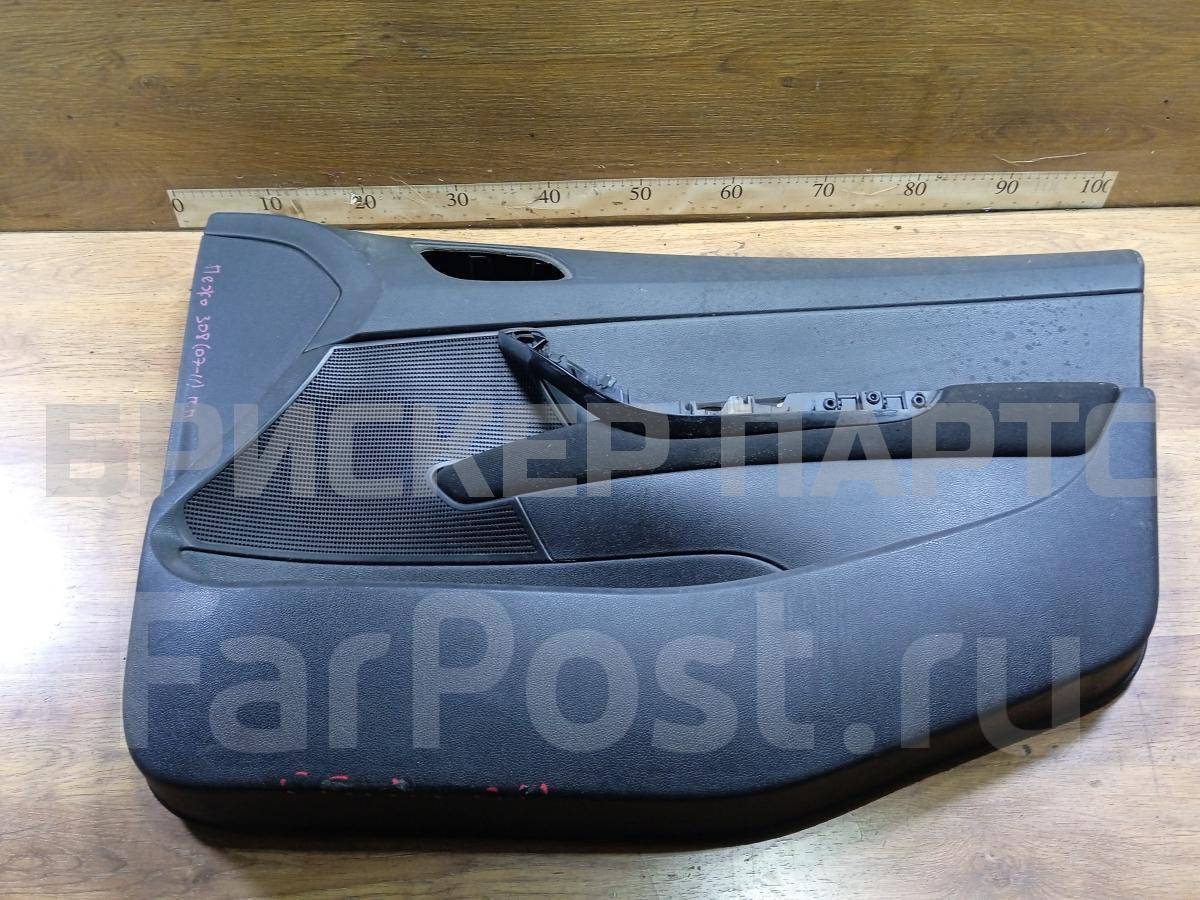 Обшивка двери (обивка) передней правой на Пежо 308 9656771077