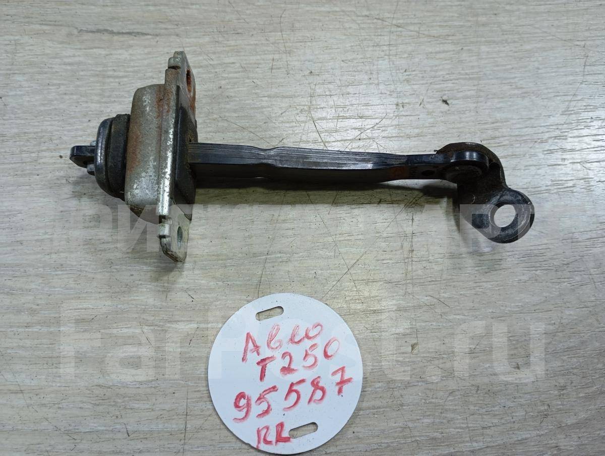 Ограничитель двери задний правый на Шевроле Авео 1 поколение T250 96649097 Ограничитель двери задний правый на Шевроле Авео 1 поколение T250 96649097