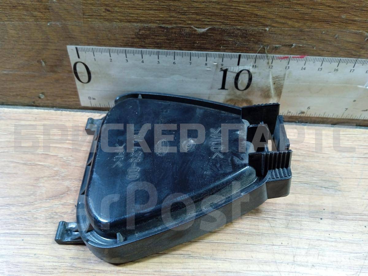 Крышка, заглушка передней фары правая на Фольксваген Пассат Б5+ (плюс) 15443300