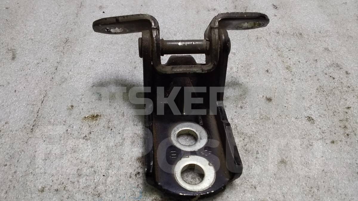 Петля двери задней правой нижняя на Ниссан Тиида С11