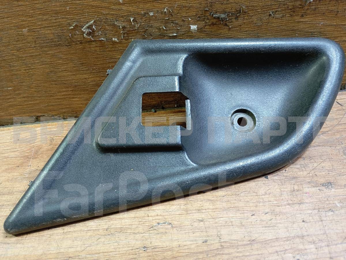 Накладка ручки двери передней левой на ГАЗ 31105 Волга  31106105189