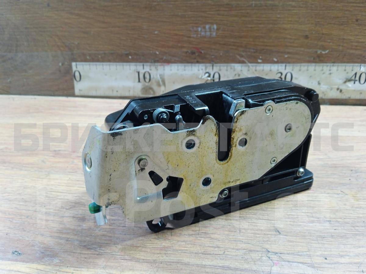 Замок багажника на Киа Карнивал 2 поколение 812304D100