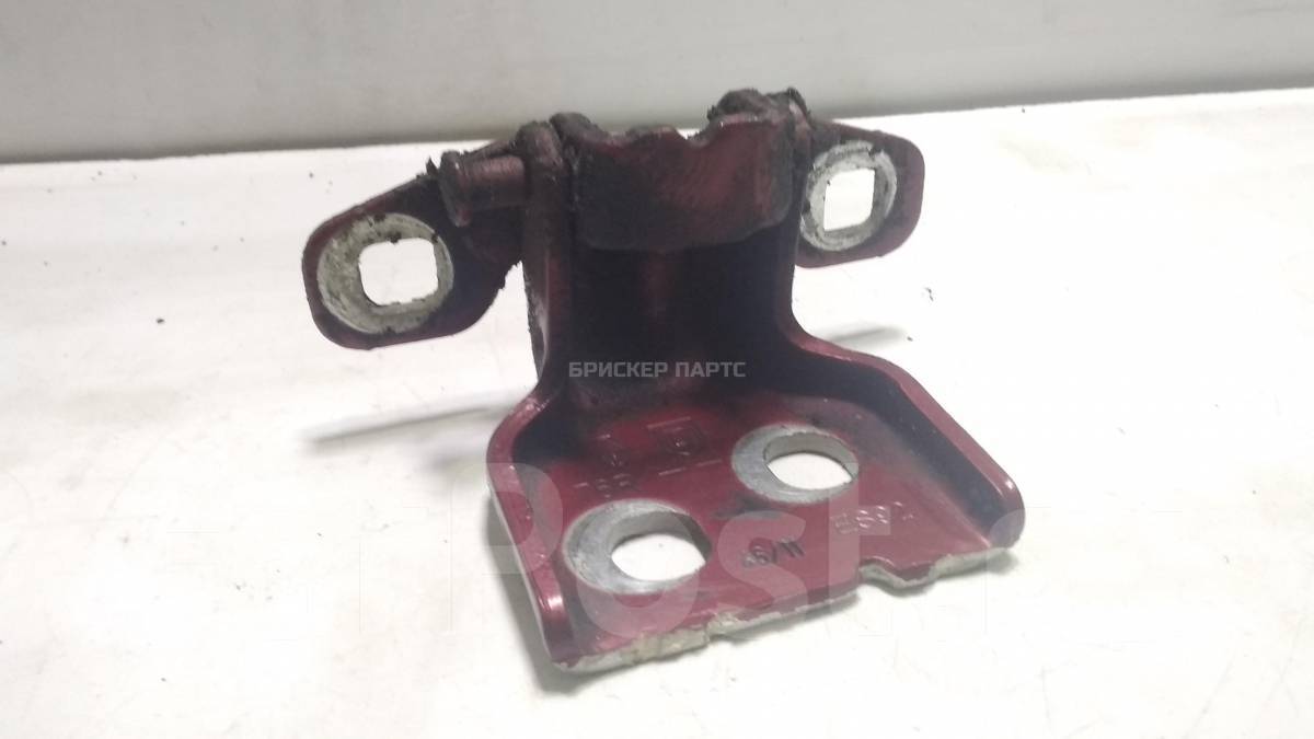 Петля двери задней левой нижняя на Рено Сандеро 1 поколение