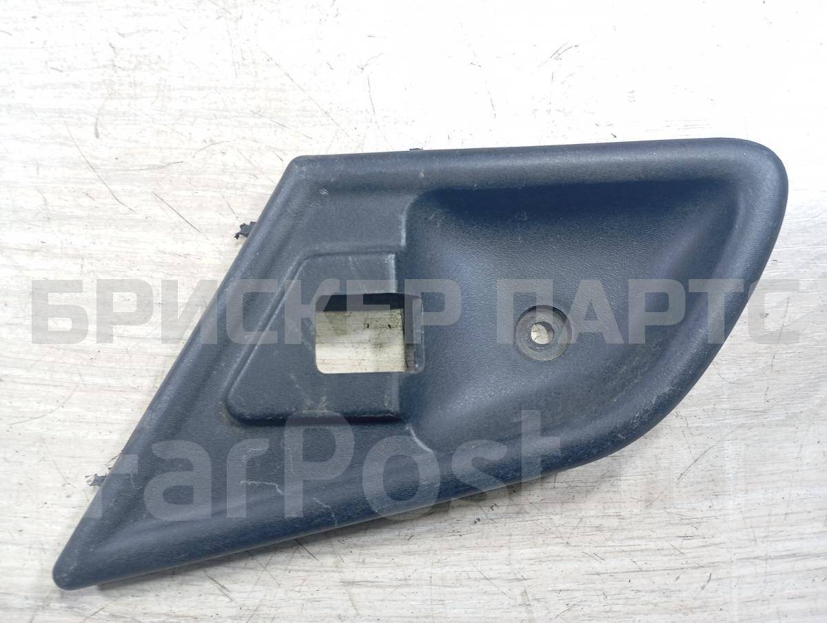 Накладка ручки двери передней левой на ГАЗ 31105 Волга 3110610589
