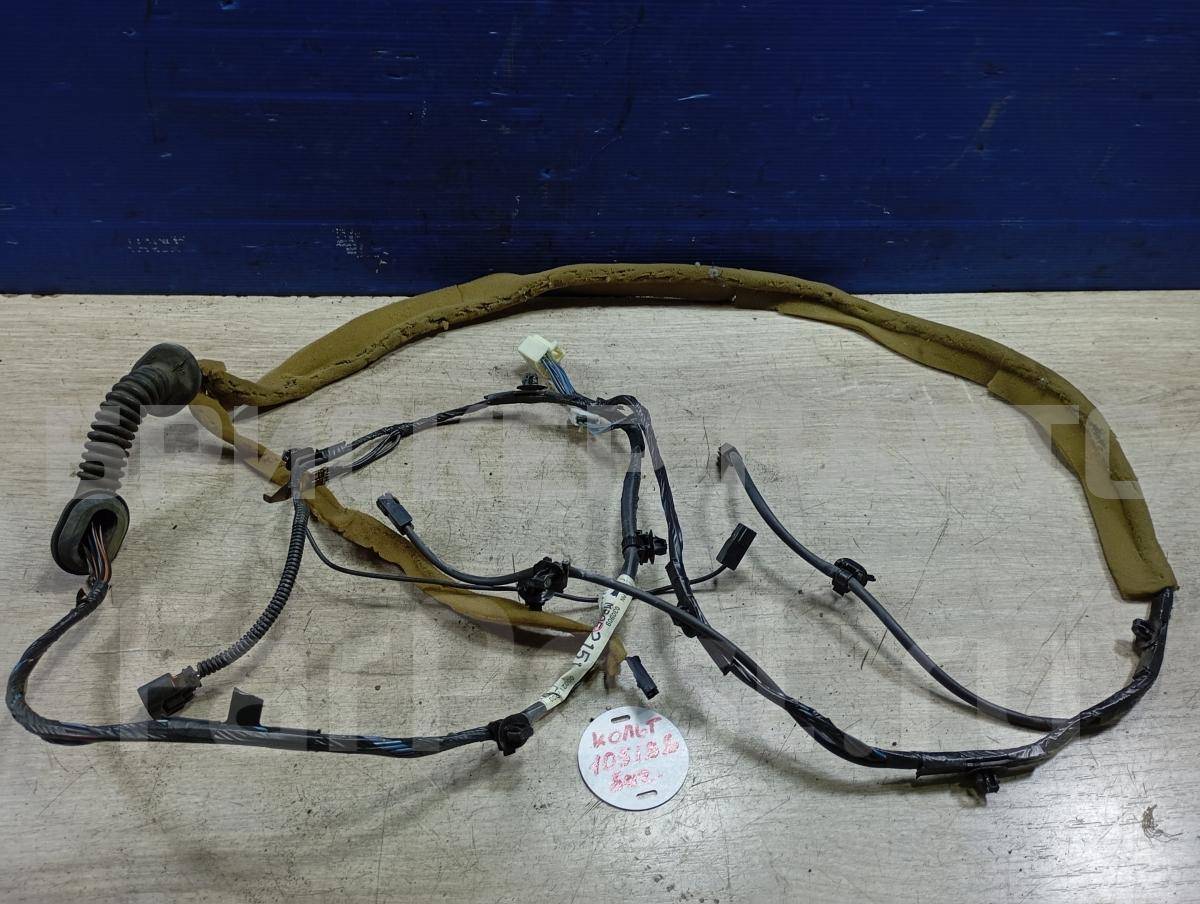 Проводка (коса, жгут) двери, крышки багажника на Митсубиси Кольт 6 поколение (Z20) MR952151