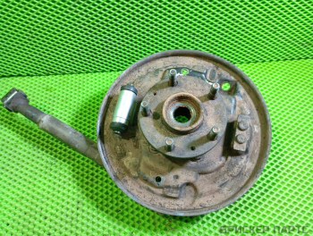 Кулак задний правый для Ленд Ровер Фрилендер I поколение рестайлинг RLH000140