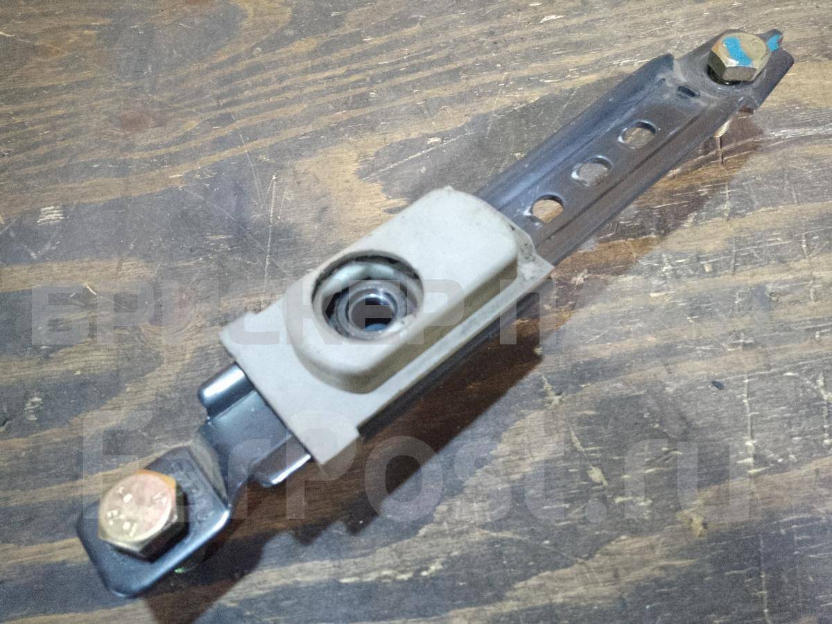 Механизм регулировки ремня безопасности на Киа Соренто 1 поколение 888903E000FC