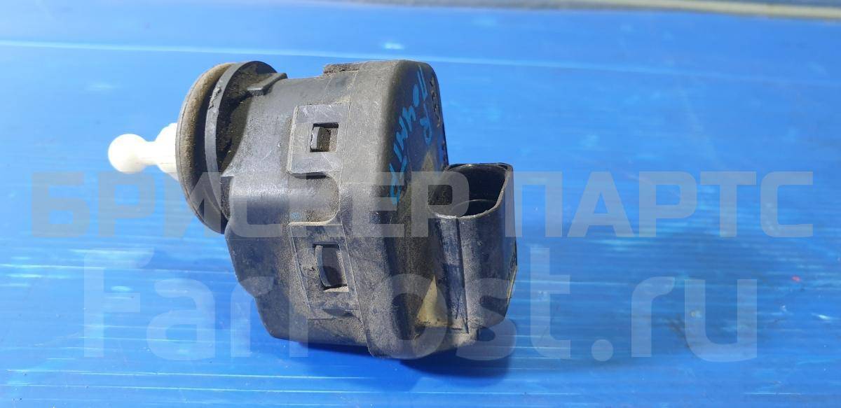 Моторчик корректора фар на Фольксваген Поинтер