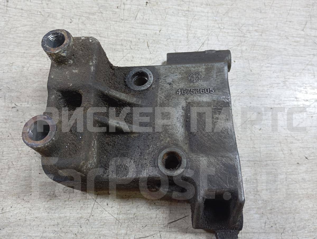 Кронштейн крепления насоса гидроусилителя руля (ГУР) для Фиат Альбеа 1 (178) 46753605