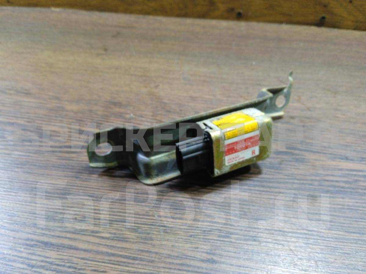 Датчик удара на Тойота Лэнд Крузер 100 8983360030