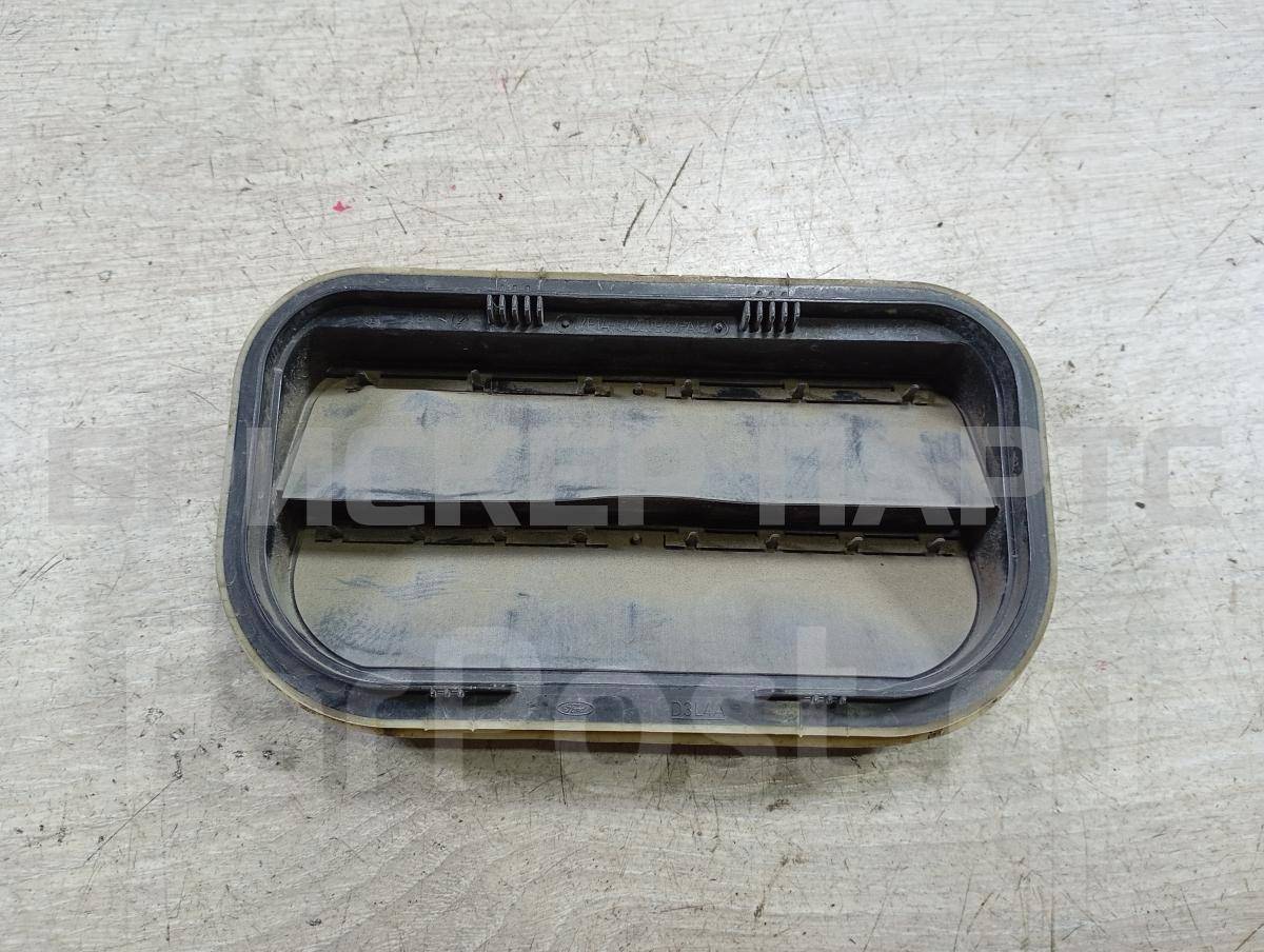 Клапан левый вентиляционный в заднее крыло для Форд Фиеста MK5 4858452