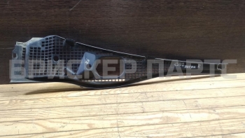 Решетка стеклоочистителя правая (планка под лобовое стекло) на Рено Логан I поколение 8200294316