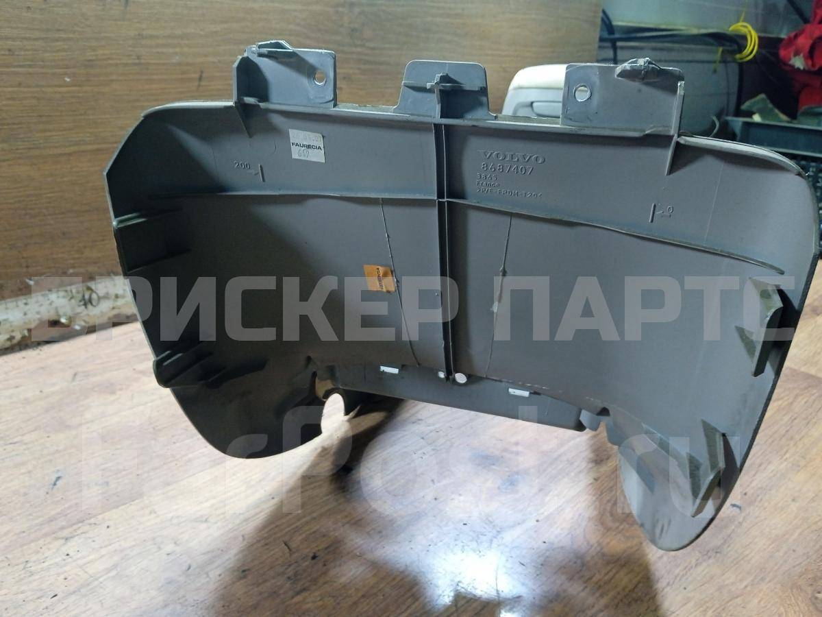 Центральный тоннель с подлокотником на Вольво S40 2 поколение 8687407