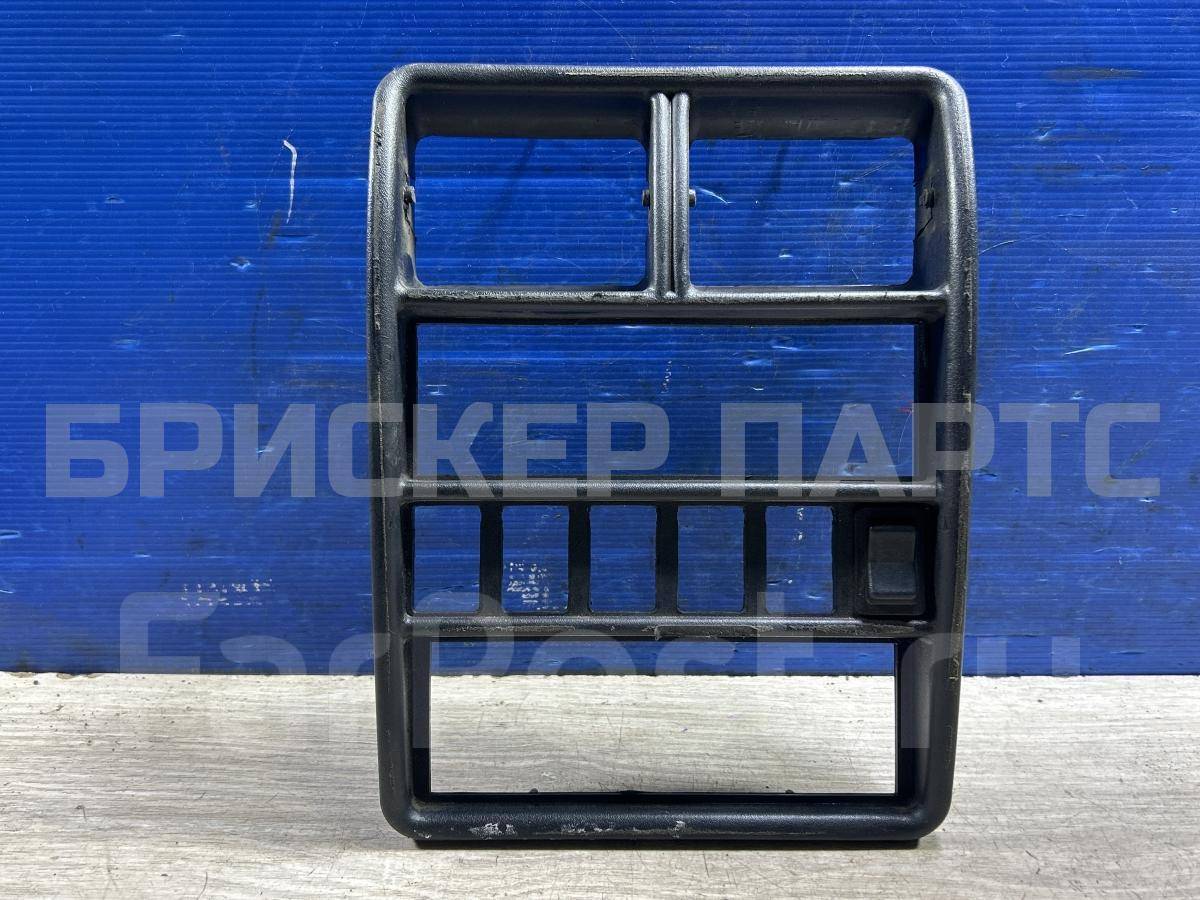 Рамка магнитолы в торпедо на ГАЗ Волга 3110 31105325180