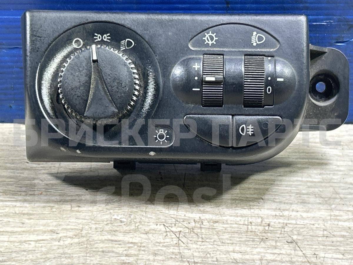 Блок управления светом на ВАЗ Лада Приора 2170, 2171, 2172 21703709820