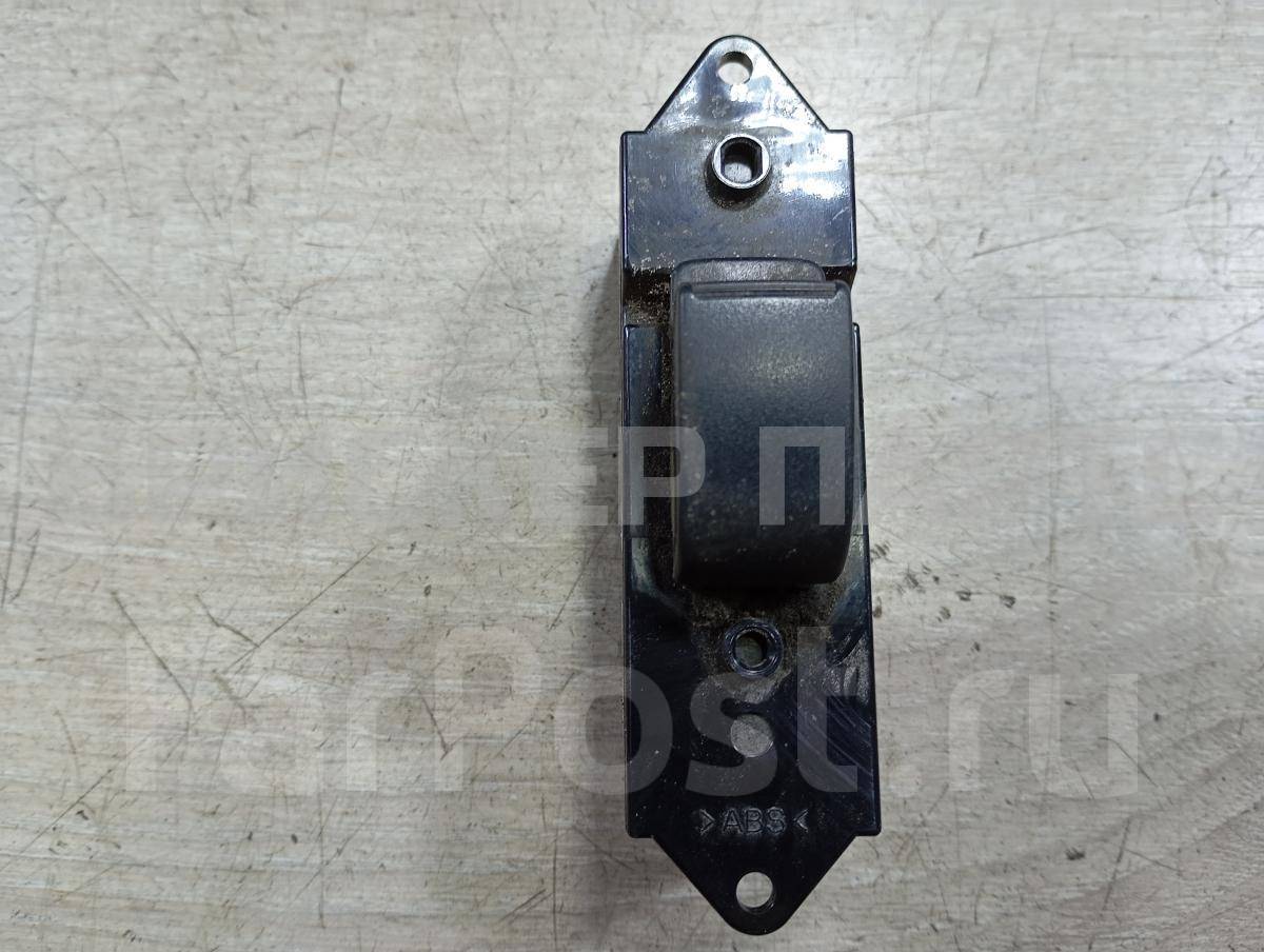 Кнопка, клавиша стеклоподъемника задняя правая на Митсубиси Кольт VI (Z20) MR587663