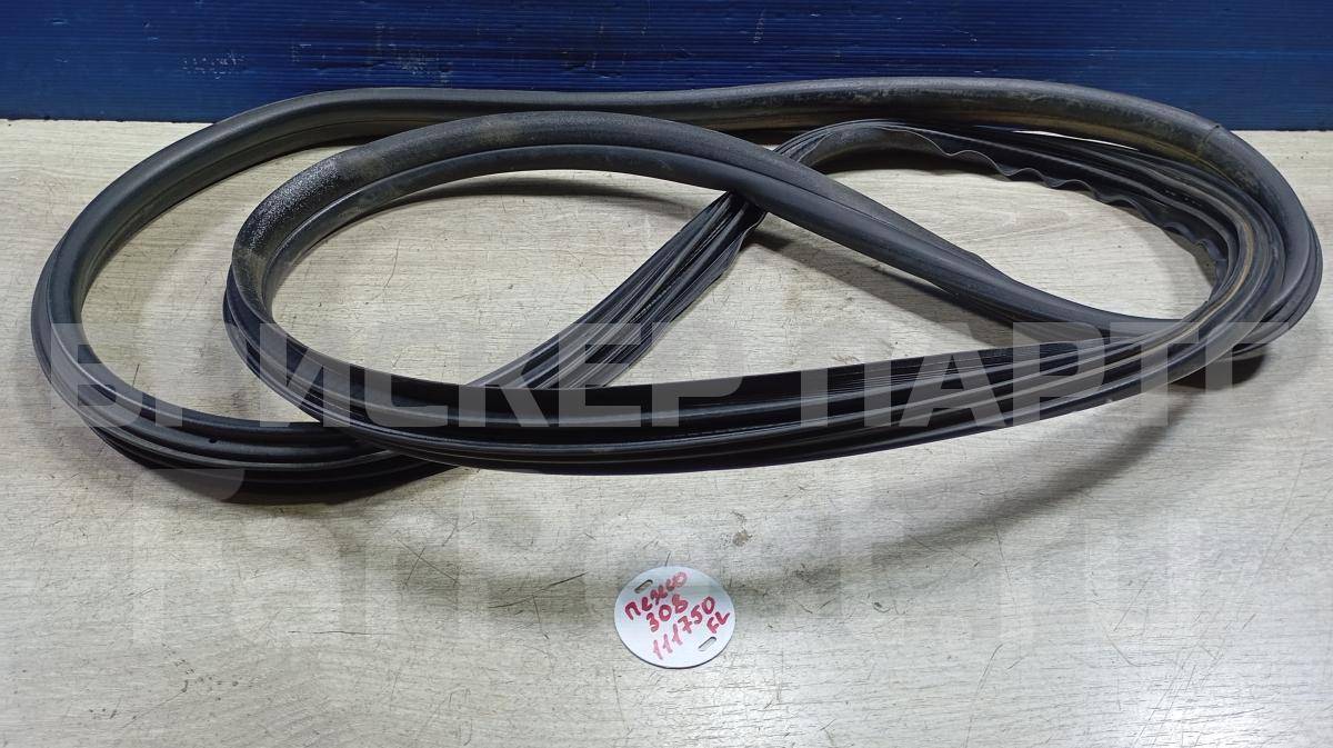 Уплотнитель дверного проёма передний левый для Пежо 408 1 поколение 902575