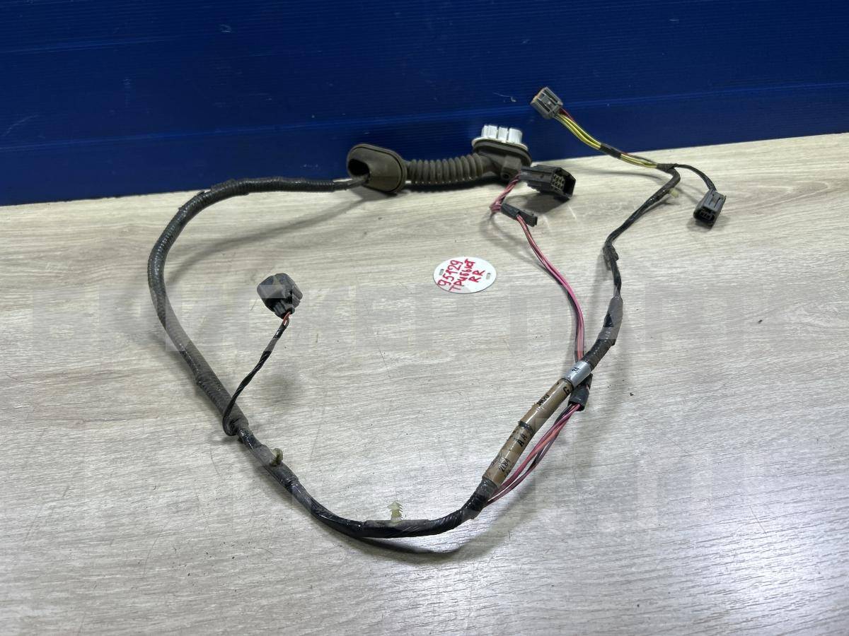 Проводка (коса) задней правой двери на Мазда Трибьют 1 поколение EP 2L8414632J4CP0