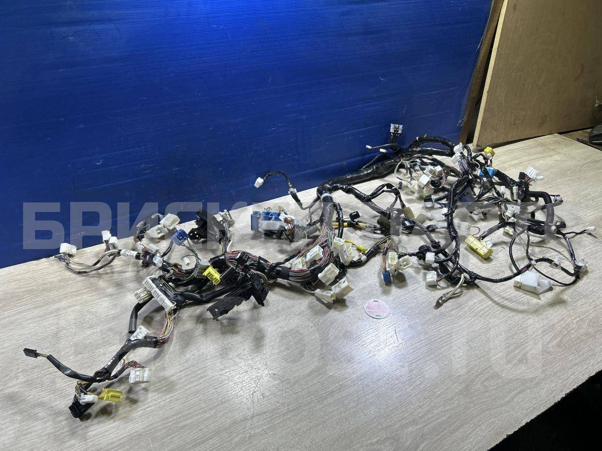 Проводка (коса) под торпедо на Тойота Авенсис II (T250) 8214105G70