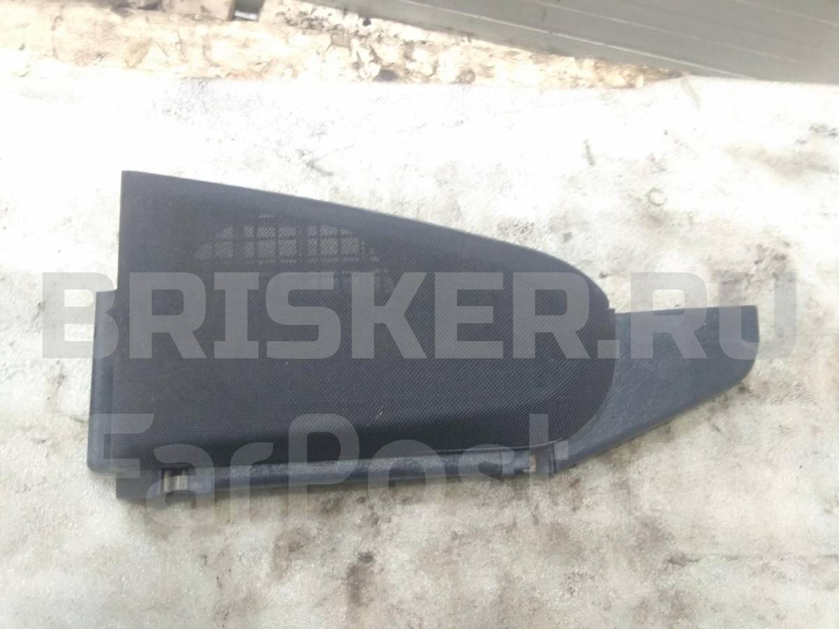 Накладка на динамики задней правой стойки на Митсубиси Каризма I поколение рестайлинг