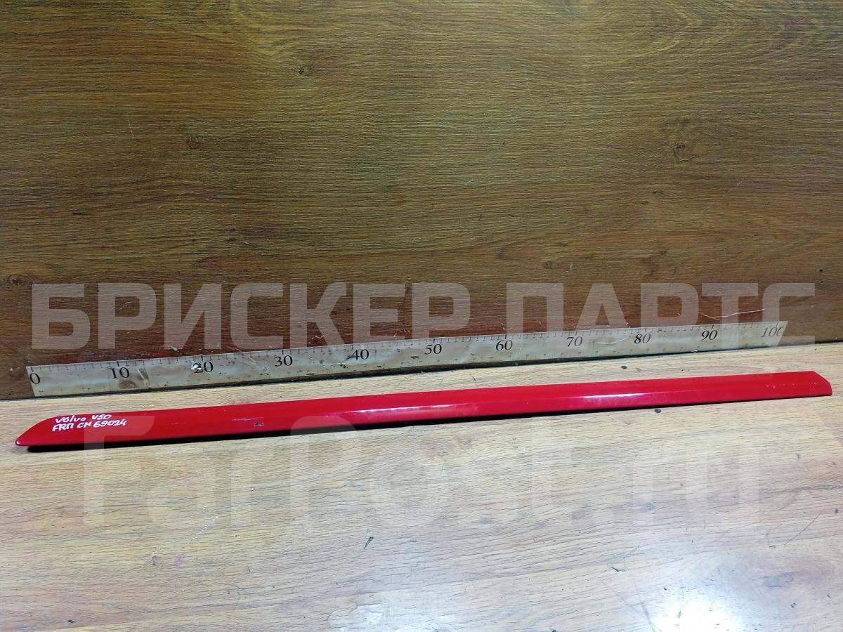 Молдинг передней правой двери на Вольво V50