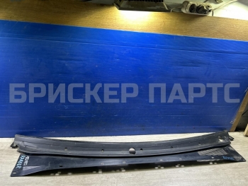Решетка стеклоочистителя (планка под лобовое стекло) на Мазда Б-Сериес 5 поколение UN