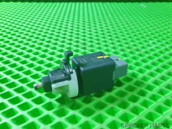 Концевик педали тормоза (лягушка), датчик включения, выключатель стоп сигнала для Киа Карнивал 3 поколение (YP)