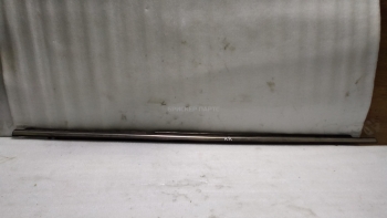 Уплотнитель стекла двери задней правой (бархотка) на Тойота Авенсис 2 поколение 7573020291