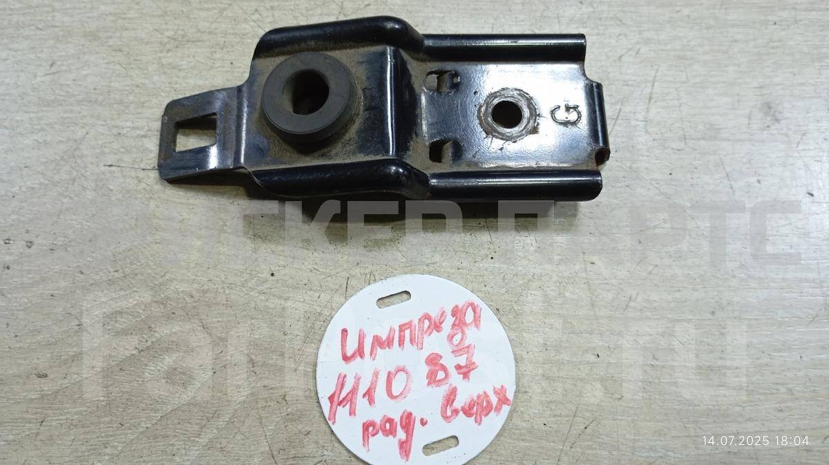 Кронштейн крепления радиатора охлаждения двигателя верхний на Субару Импреза 2 поколение (GG,GD /G11) 45124FE000