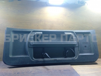 Обшивка двери багажника на Митсубиси Паджеро 4 поколение 7225A004