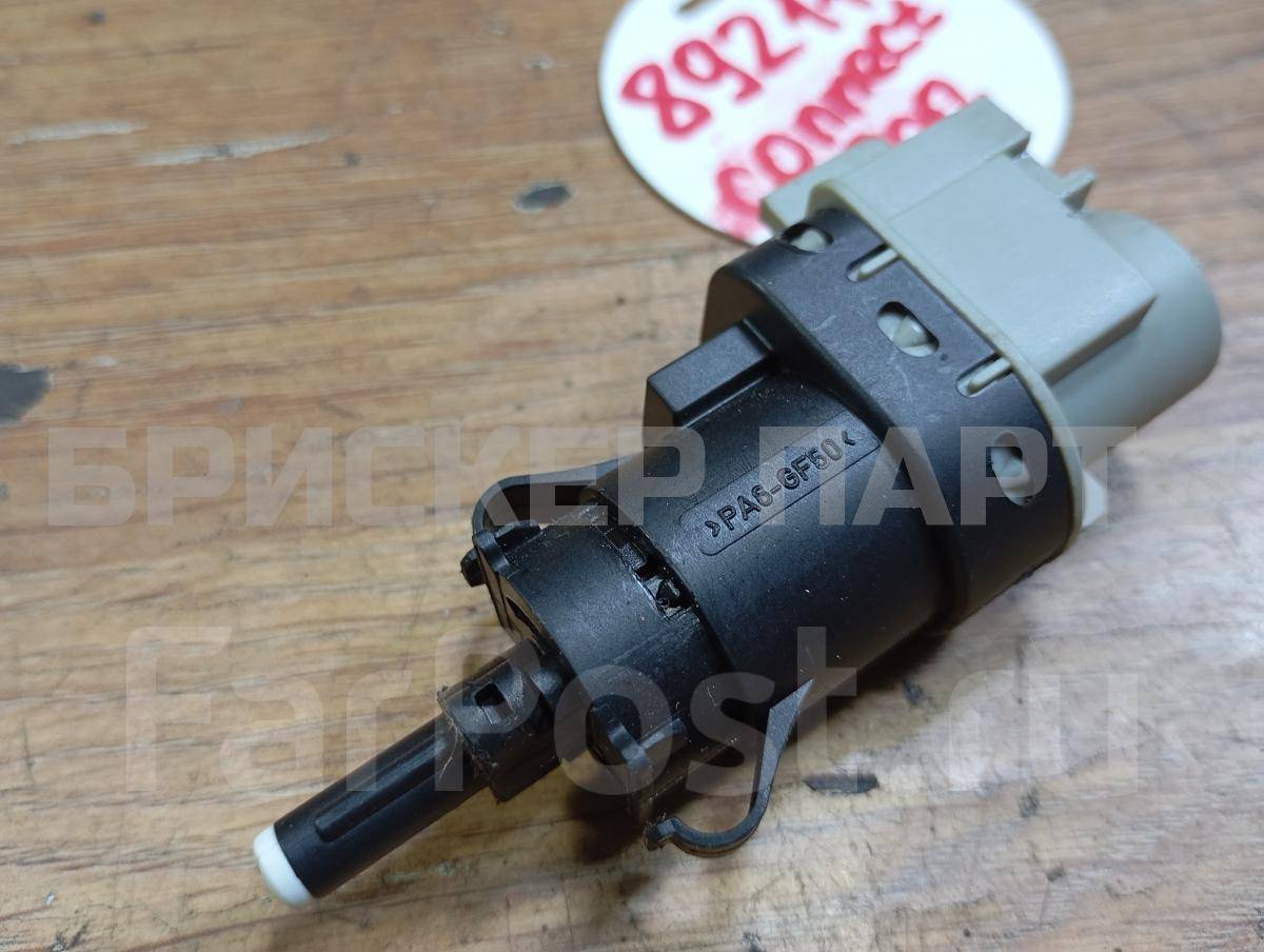 Датчик включения стопсигнала на Форд Турнео Коннект I поколение BJ3213480AA