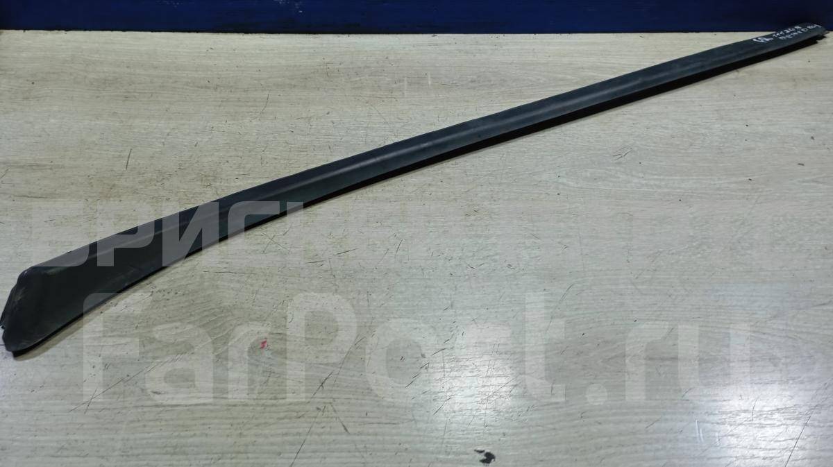 Молдинг лобового стекла правый на Пежо 308 8120S9