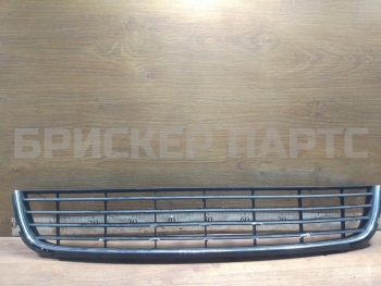 Решетка переднего бампера центральная на Фольксваген Гольф Mk6 5K0853677