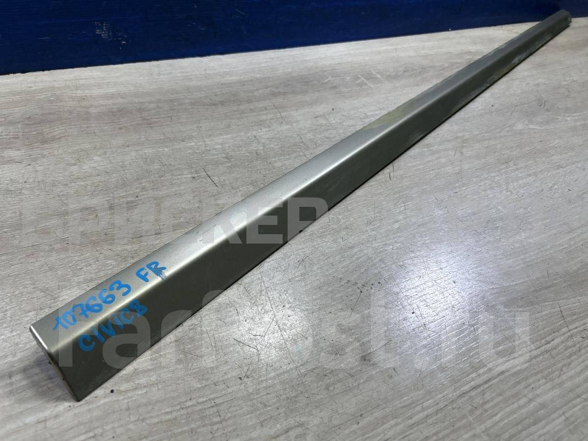 Молдинг передней правой двери на Хонда Сивик VIII 4D 75302SNA