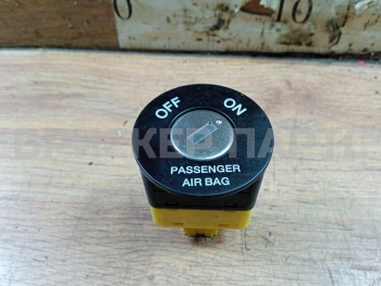 Выключатель пассажирской AIRBAG на Киа Опирус 1 поколение рестайлинг 959303FA00