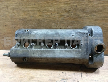 Крышка головки блока (клапанная) на Сузуки XL7 1 серия 1118085FA2