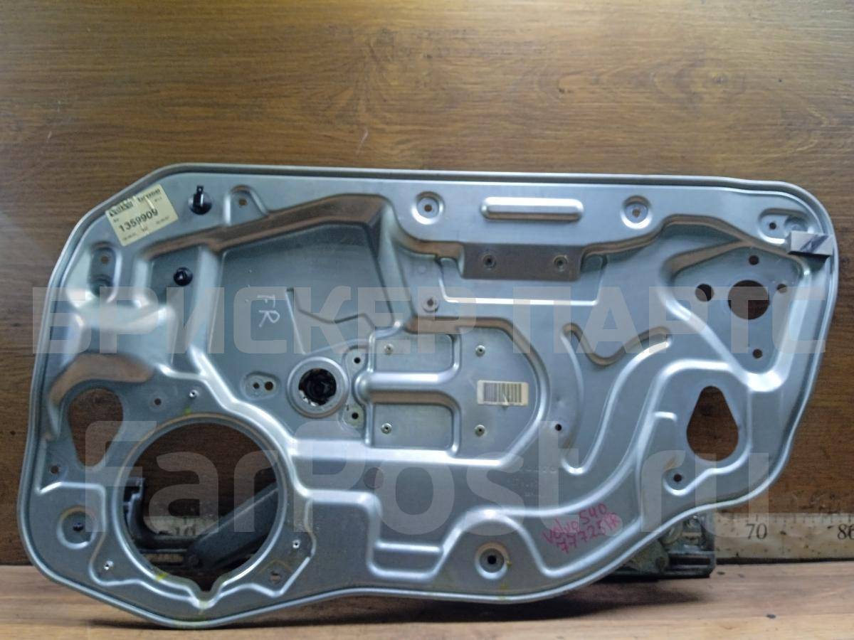 Стеклоподъемник электрический правый передний на Вольво S40 2 поколение 8679081