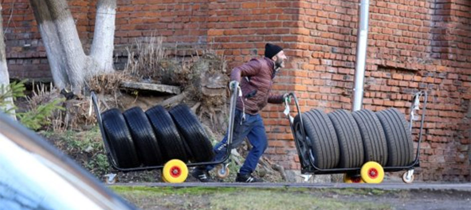 Настала ли пора менять зимние шины на летние? Настала ли пора менять зимние шины на летние?