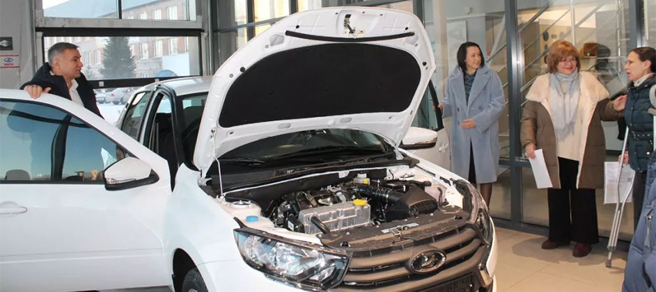 Пострадавшие на производстве томичи получили новые автомобили Пострадавшие на производстве томичи получили новые автомобили